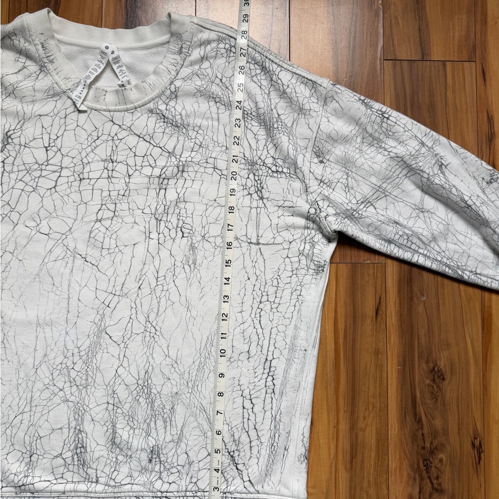 Lululemon Athletica crackle on white Crew Neck Sweater with special embroidery - Picture 9 of 10